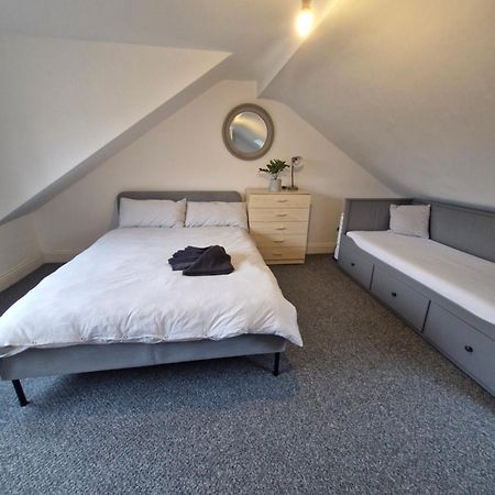 Lovely 3 Bedroom Serviced Apartment In Leytonstone Londres Exterior foto