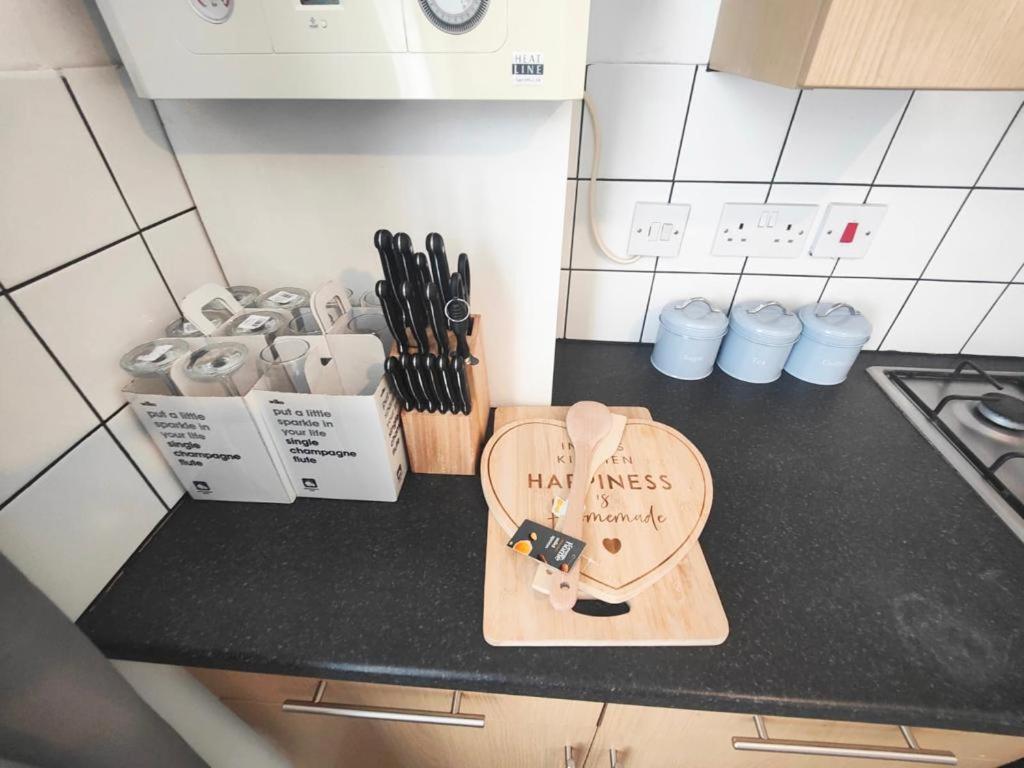 Lovely 3 Bedroom Serviced Apartment In Leytonstone Londres Exterior foto