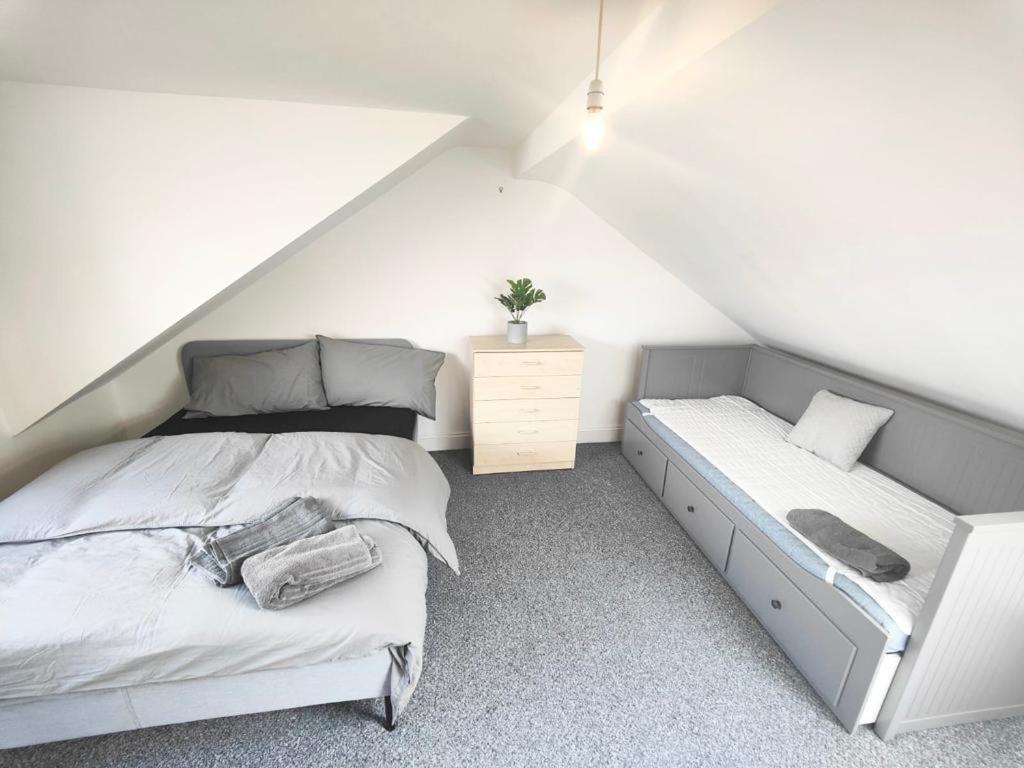 Lovely 3 Bedroom Serviced Apartment In Leytonstone Londres Exterior foto