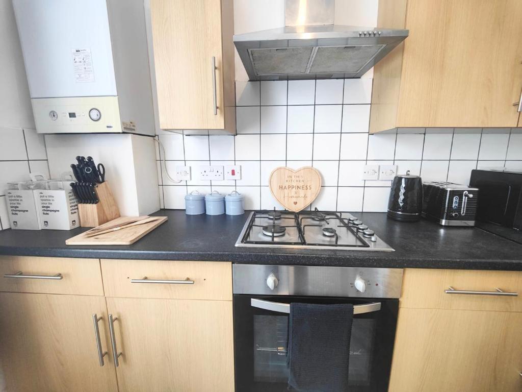 Lovely 3 Bedroom Serviced Apartment In Leytonstone Londres Exterior foto