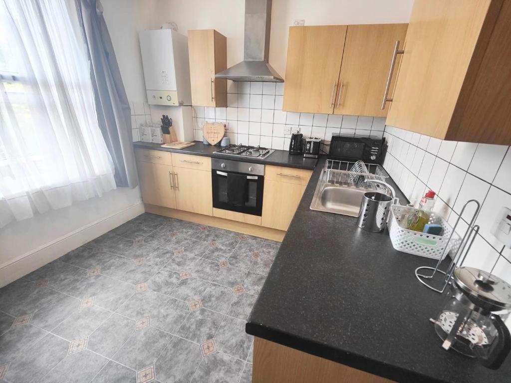 Lovely 3 Bedroom Serviced Apartment In Leytonstone Londres Exterior foto