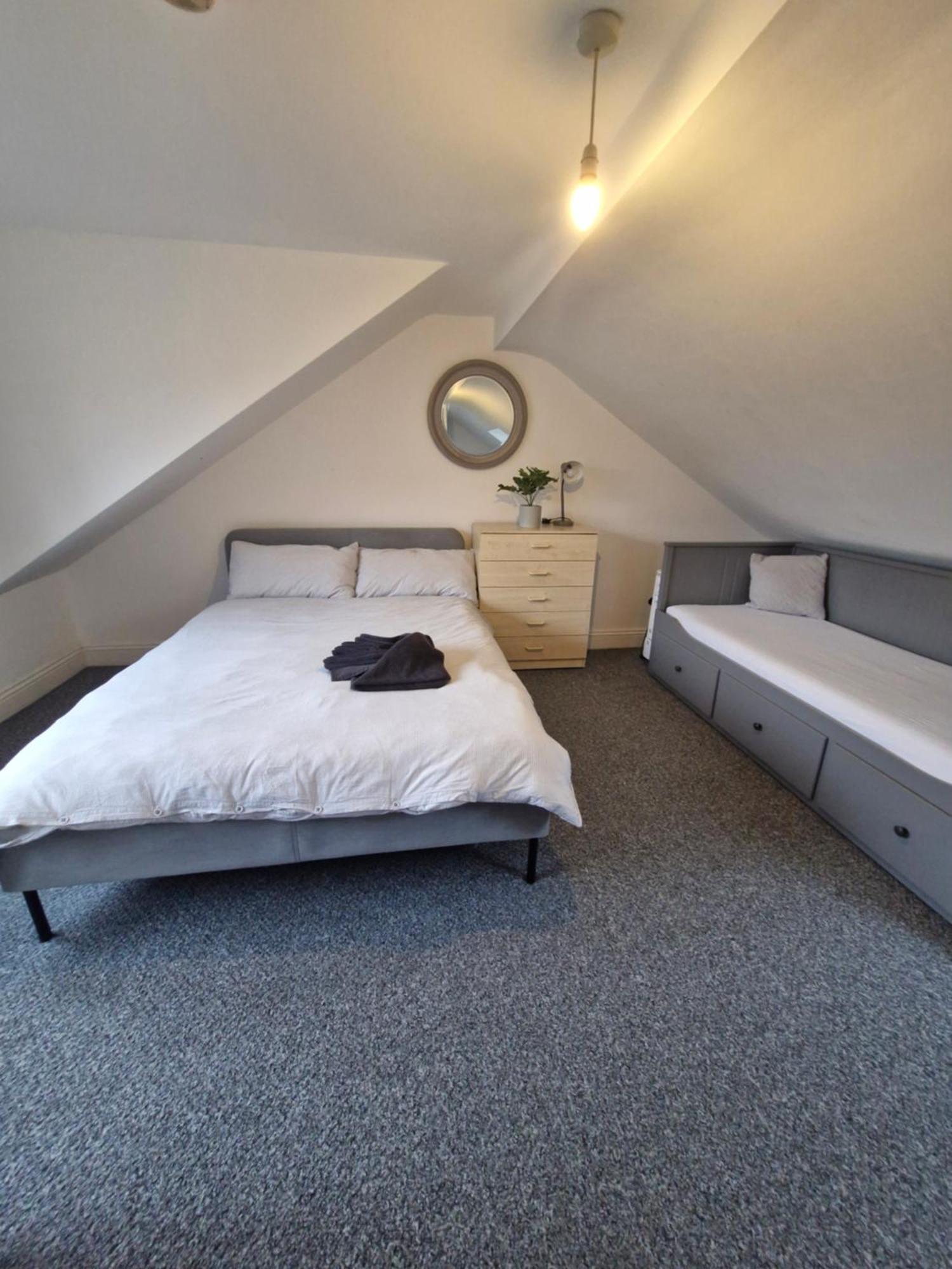 Lovely 3 Bedroom Serviced Apartment In Leytonstone Londres Exterior foto